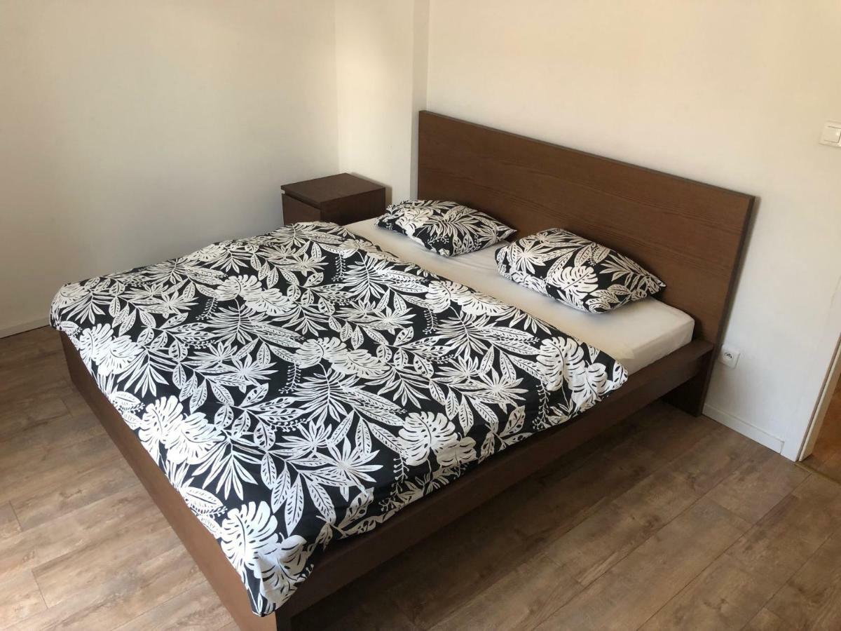 Apartman V Centre Michaloviec Michalovce Bagian luar foto
